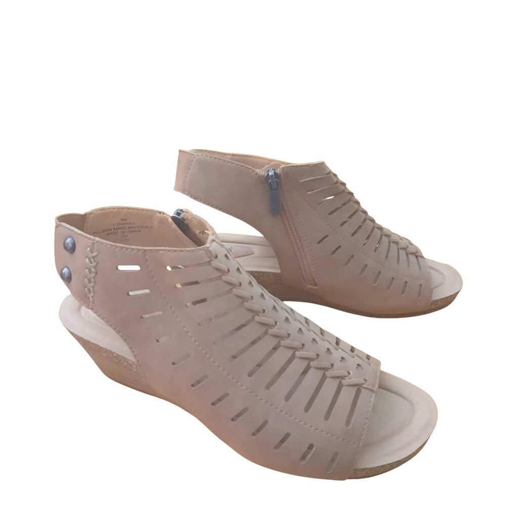 Earth Hana Round Open Toe Laser Cut Low Stacked Wedge Dress Sandal Size 8M